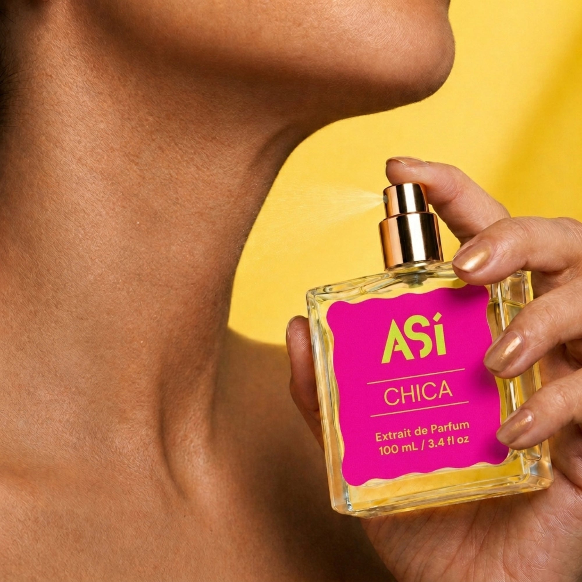 Así Chica fragrance – bottle display