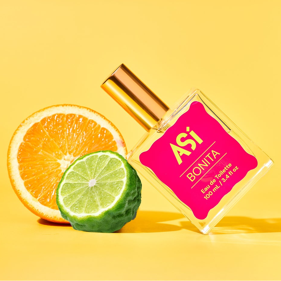 Así Bonita fragrance – stylized citrus bottle shot